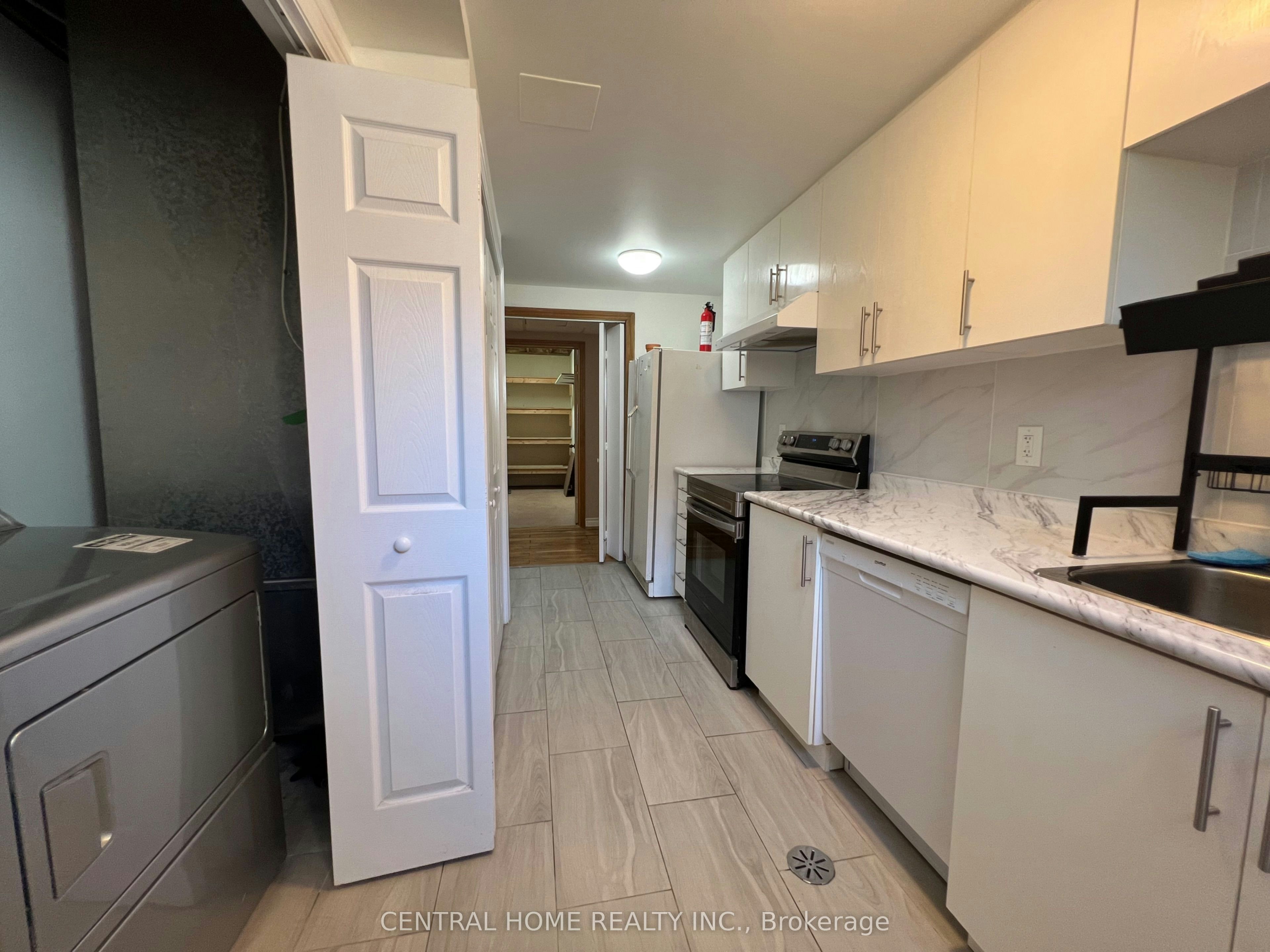 Lower-299 Lakeview Boulevard, Georgina, ON, L4P 2Y6 - 10