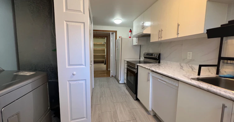 Lower-299 Lakeview Boulevard, Georgina, ON, L4P 2Y6 - 10