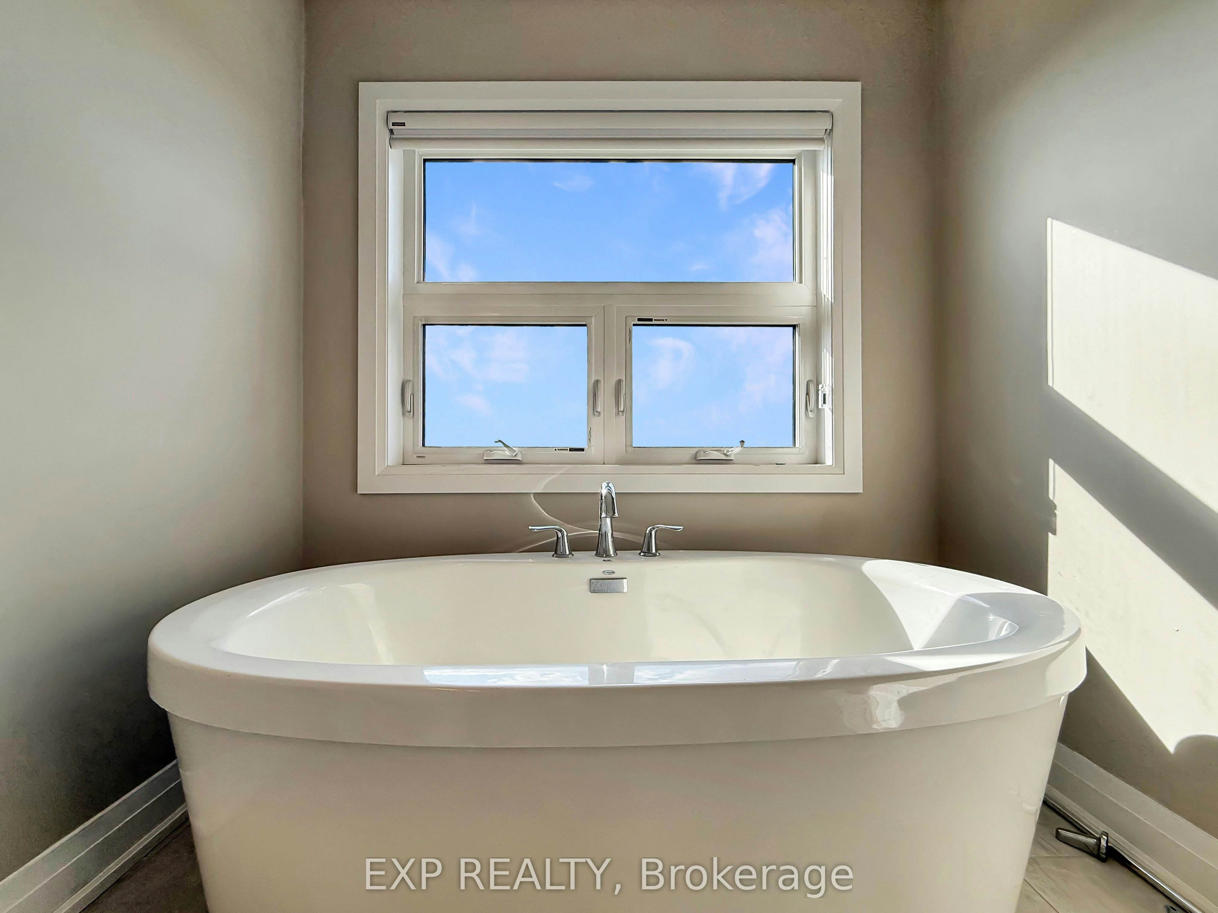 922 Isaac Phillips Way, Newmarket, ON, L3X 2Y8 - 32