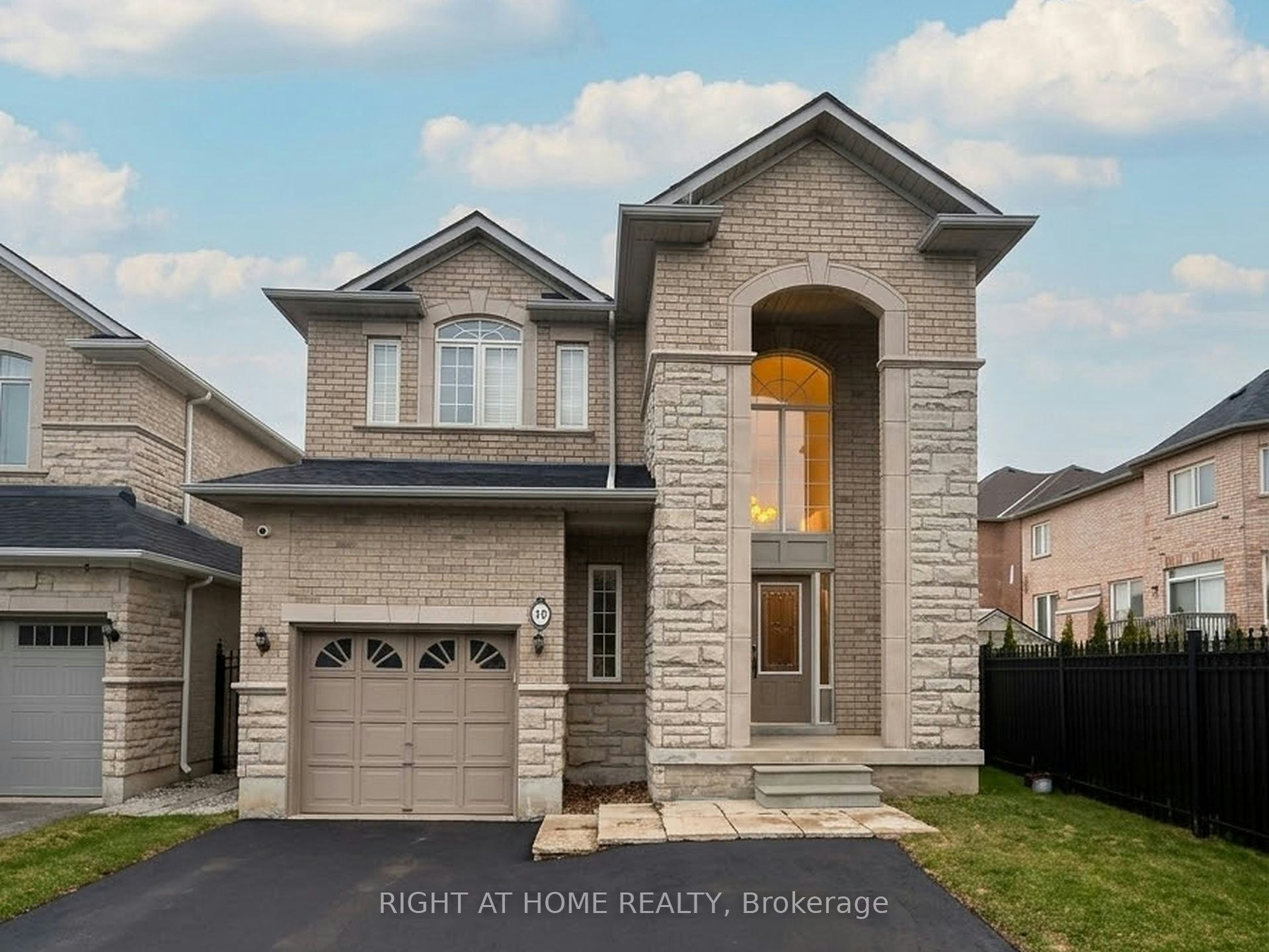 10 Edelweiss Avenue, Richmond Hill, ON, L4E 4L9