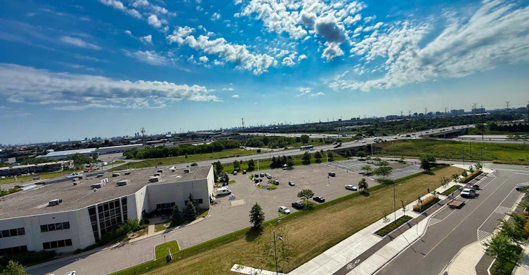 917-60 Honeycrisp Crescent, Vaughan, ON, L4K 0N5 - 32