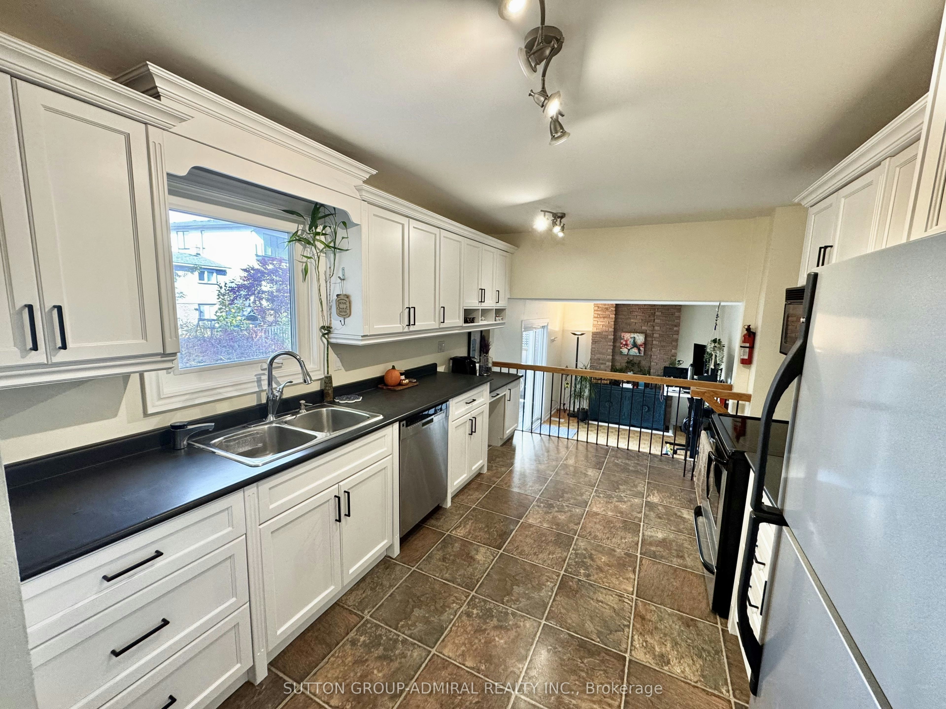 20 Sanderson Crescent, Richmond Hill, ON, L4C 5L4 - 11