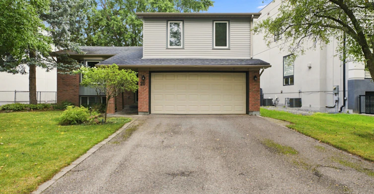 20 Sanderson Crescent, Richmond Hill, ON, L4C 5L4