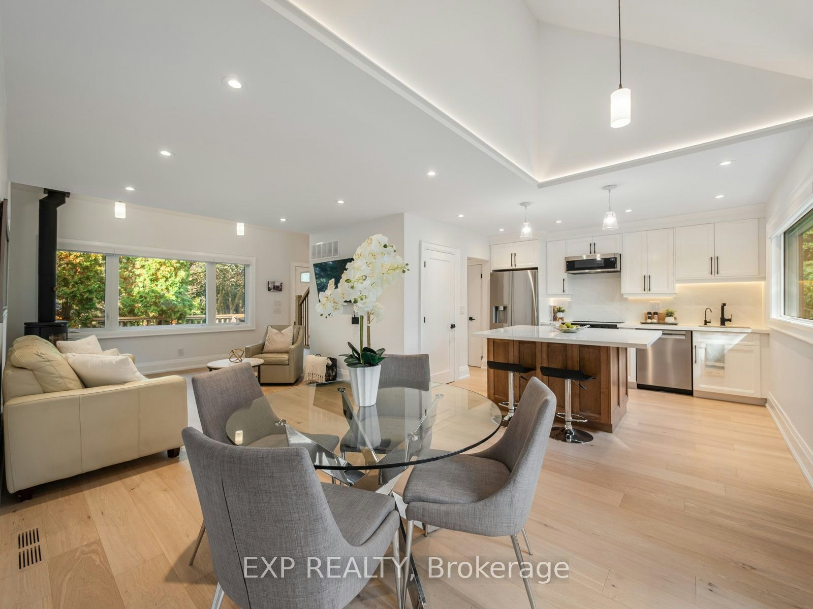 25 Morton Avenue, East Gwillimbury, ON, L0G 1V0