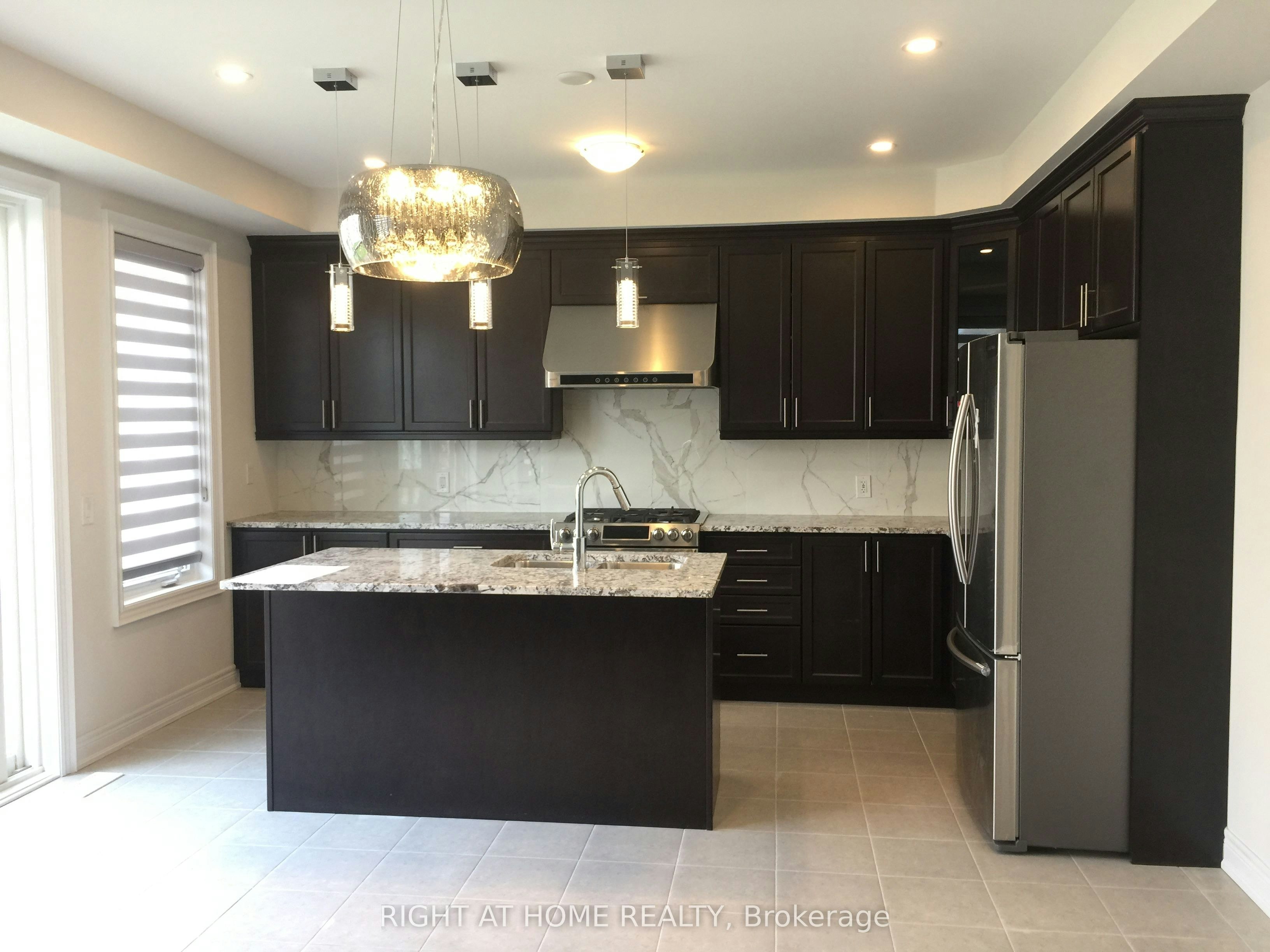 46 Blazing Star Street, East Gwillimbury, ON, L9N 0S2 - 2