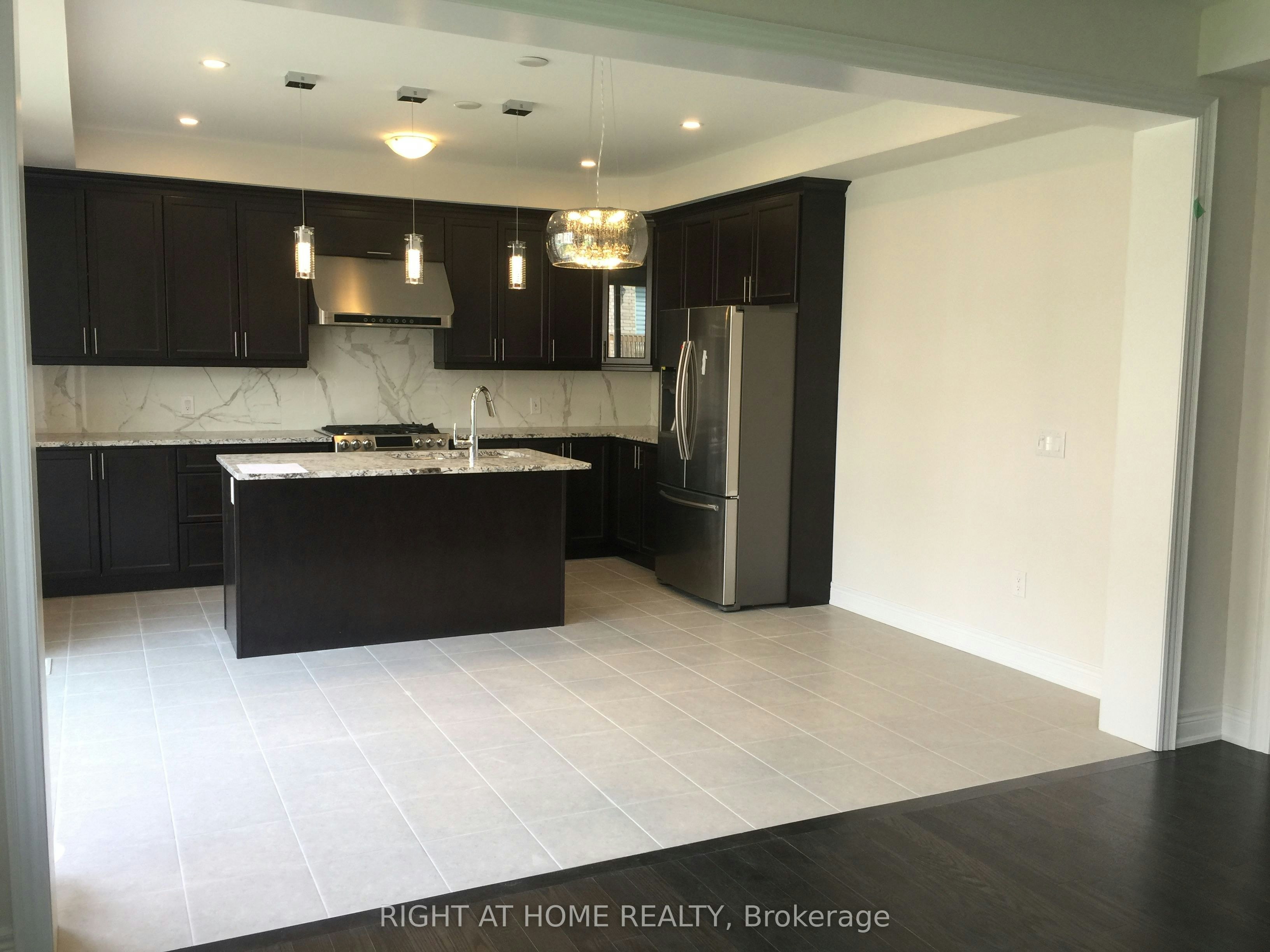 46 Blazing Star Street, East Gwillimbury, ON, L9N 0S2 - 3