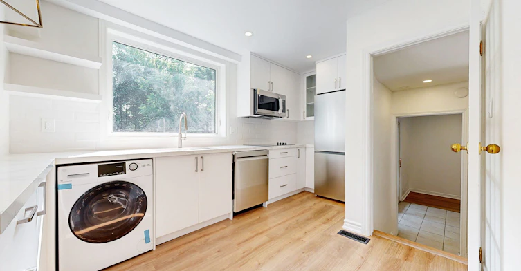 Main & 2nd-83 Lundy's Lane, Newmarket, ON, L3Y 3R9 - 8