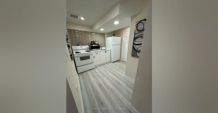 Room 2-248 Crossland Gate, Newmarket, ON, L3X 1A9 - 3
