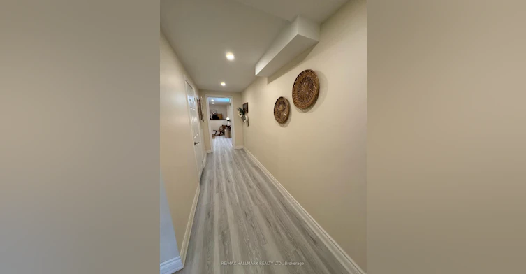 Room 2-248 Crossland Gate, Newmarket, ON, L3X 1A9 - 6