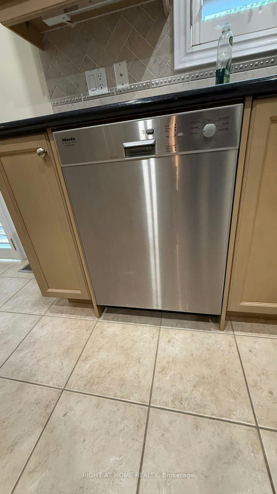 96 Bradgate Drive, Markham, ON, L3T 7M3 - 8