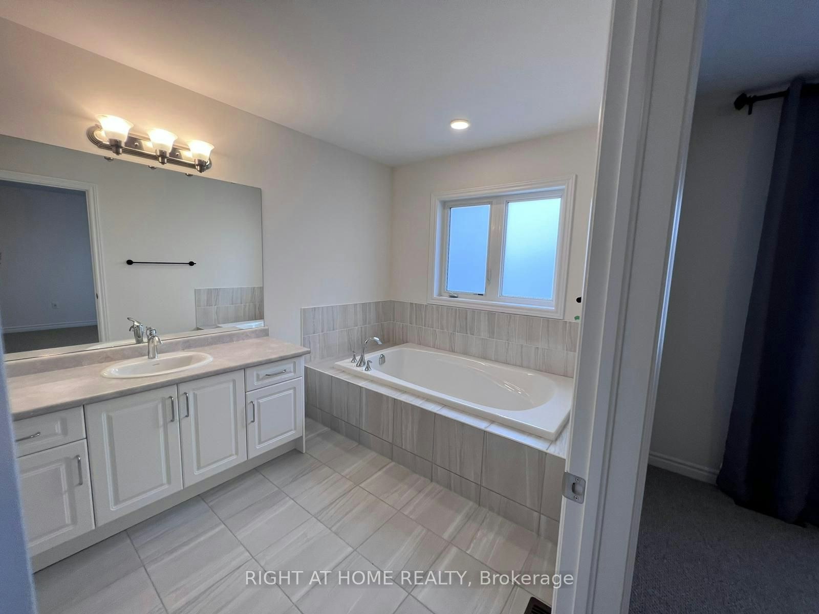2250 Grainger Loop N/A, Innisfil, ON, L9S 0N1 - 12