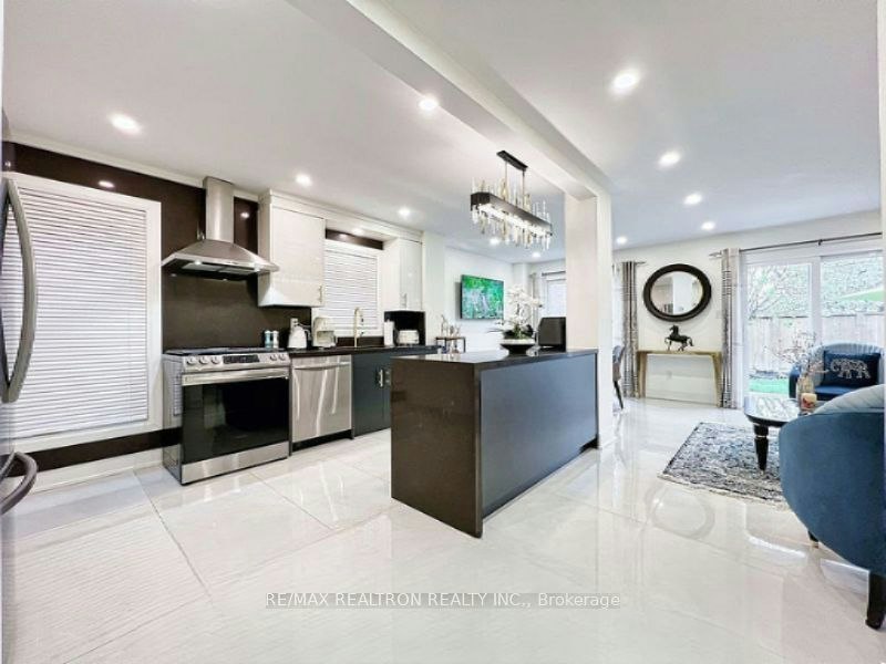 9 Checker Court, Vaughan, ON, L4J 5X4 - 7
