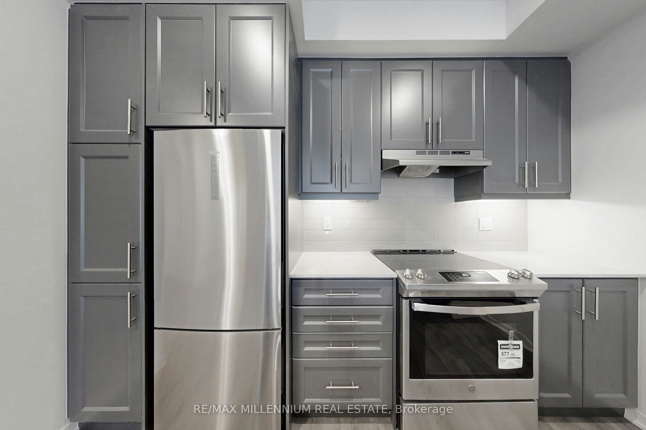 TH 350-100 Honeycrisp Crescent, Vaughan, ON, L4K 0N7 - 11