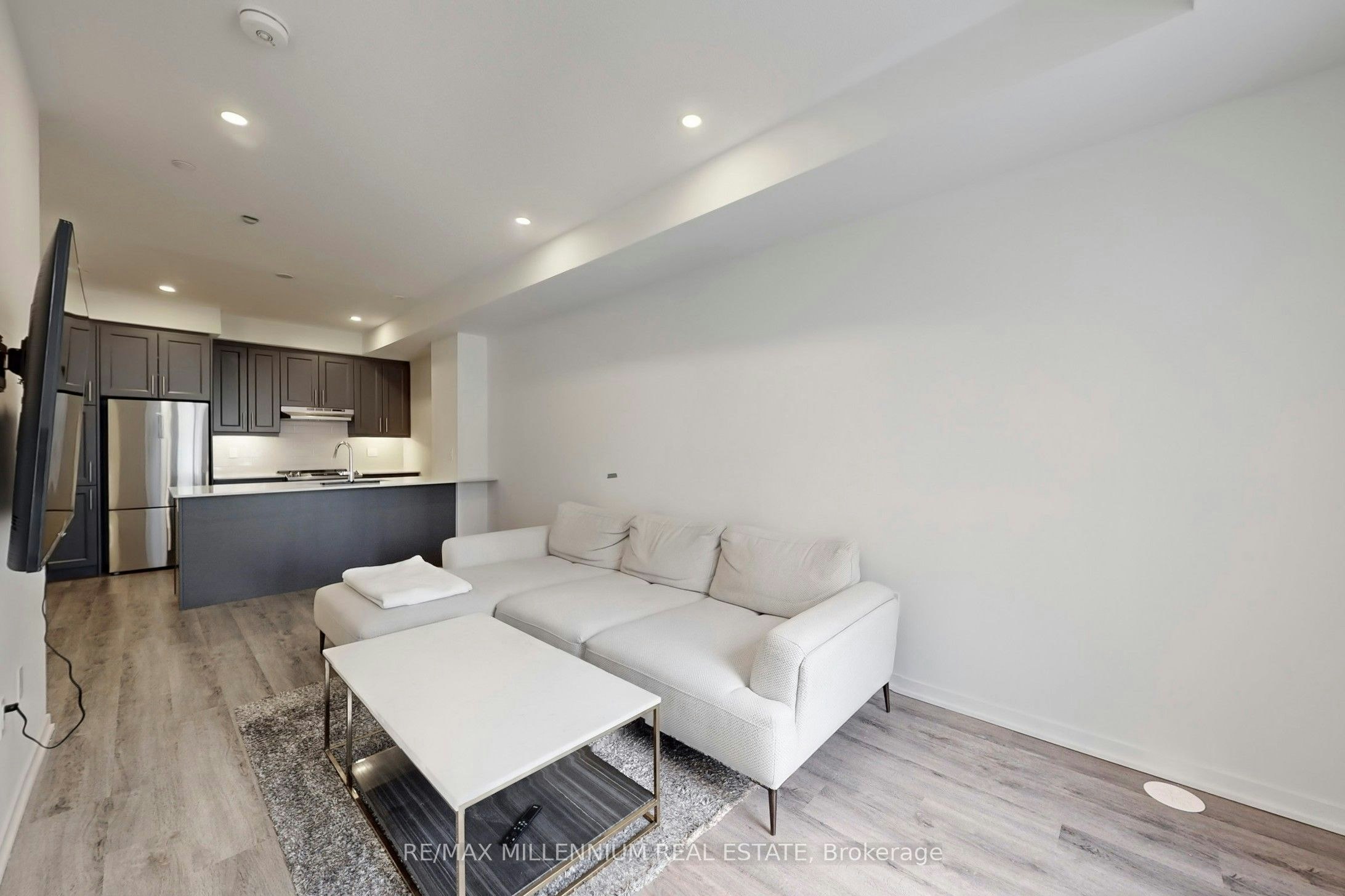 TH 350-100 Honeycrisp Crescent, Vaughan, ON, L4K 0N7 - 9