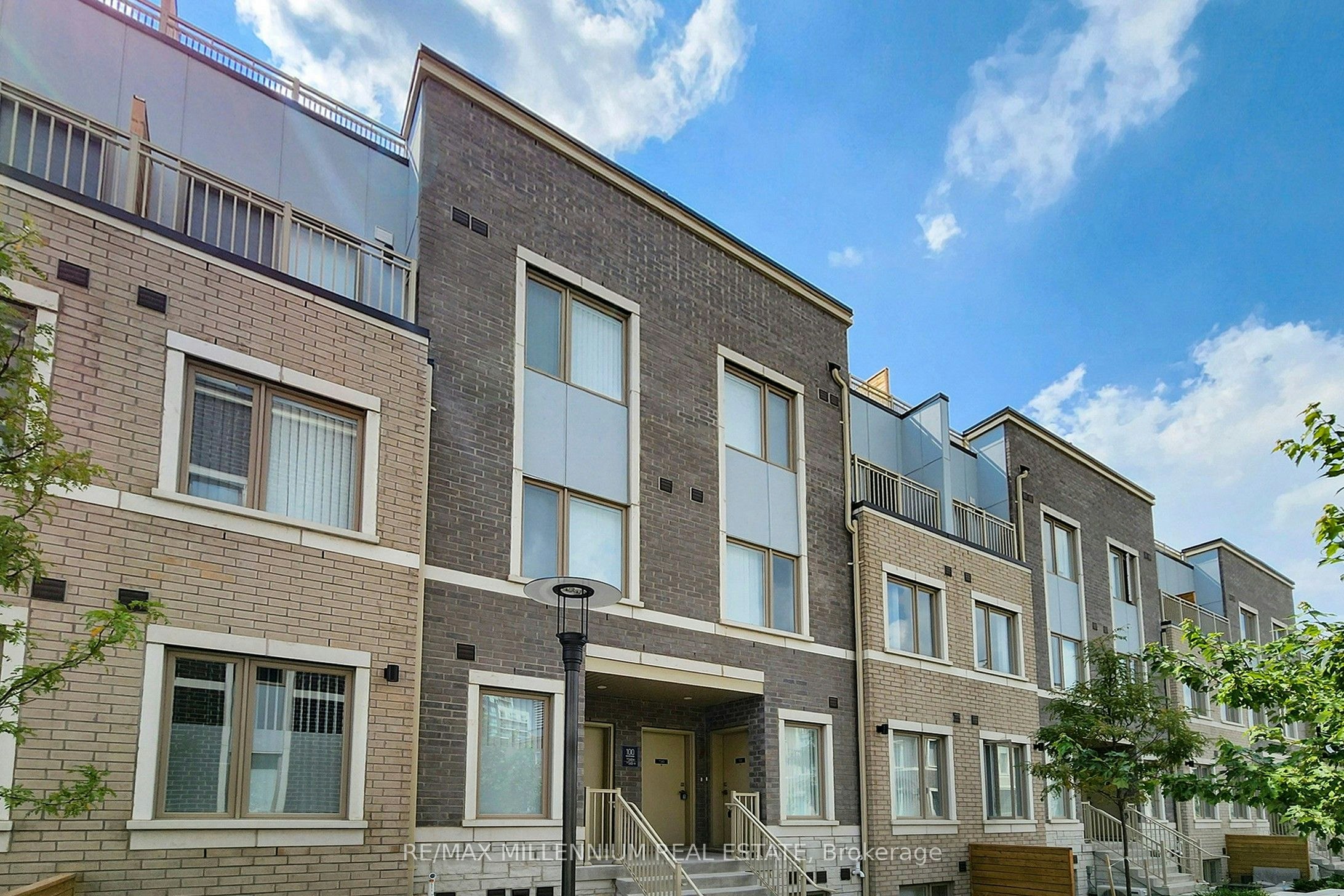 TH 350-100 Honeycrisp Crescent, Vaughan, ON, L4K 0N7