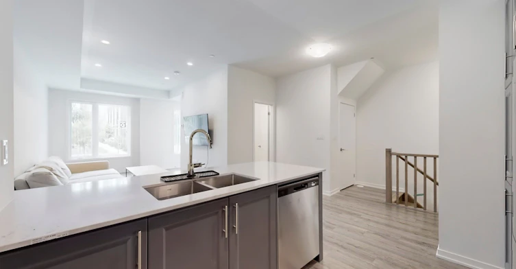 TH 350-100 Honeycrisp Crescent, Vaughan, ON, L4K 0N7 - 14