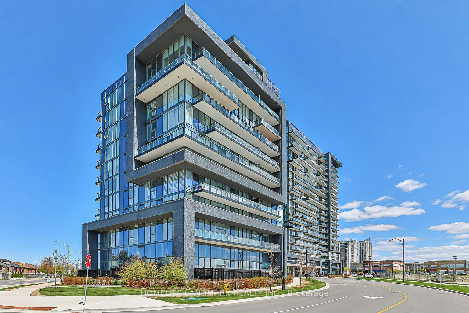 210-10 Gatineau Drive, Vaughan, ON, L4J 0L2