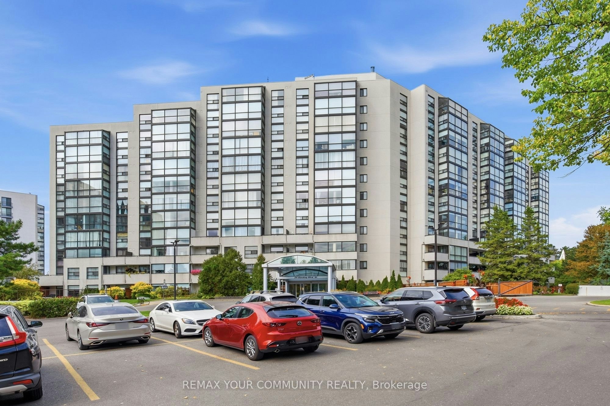 402-20 Harding Boulevard, Richmond Hill, ON, L4C 9S4