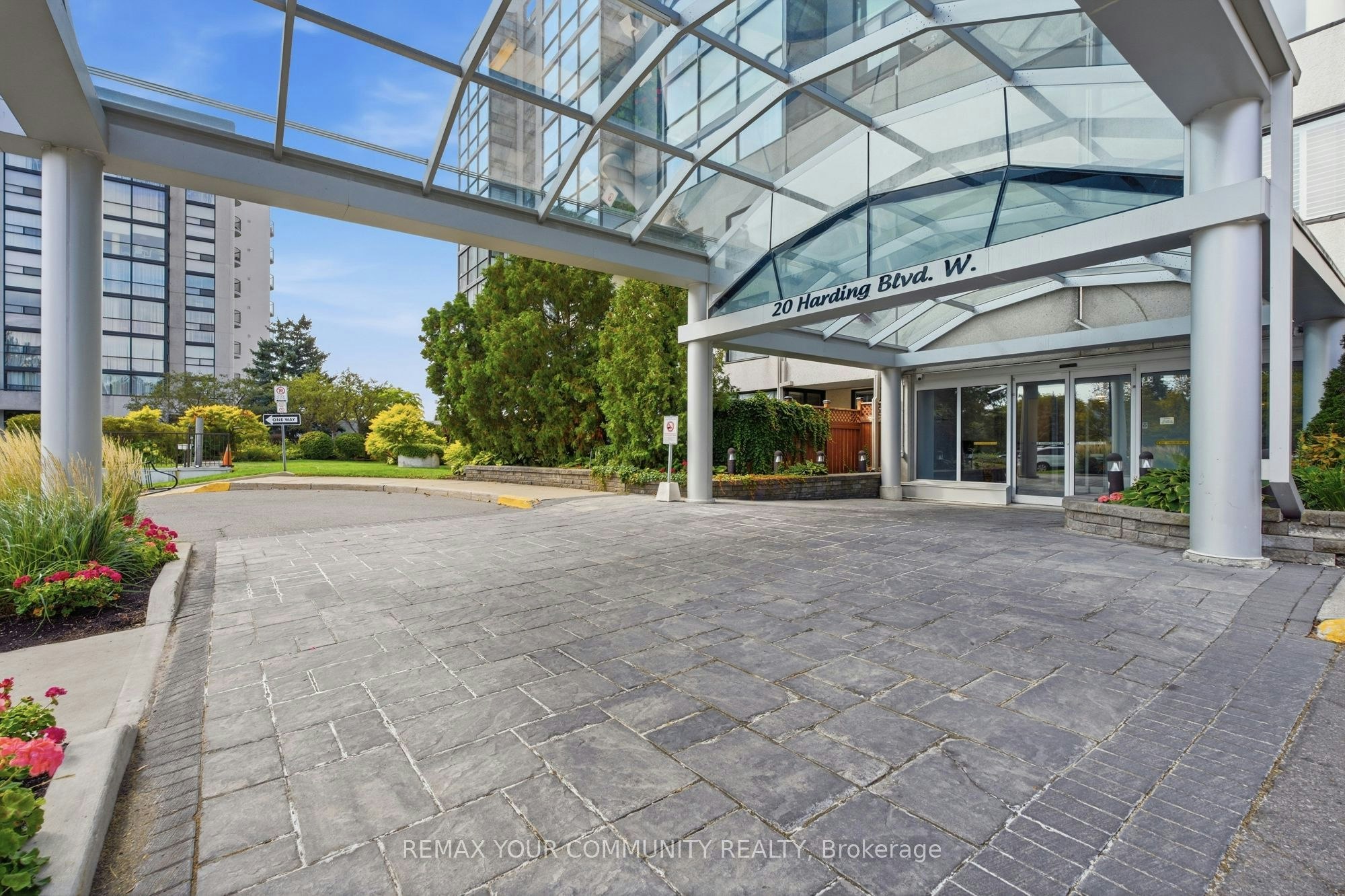 402-20 Harding Boulevard, Richmond Hill, ON, L4C 9S4 - 2
