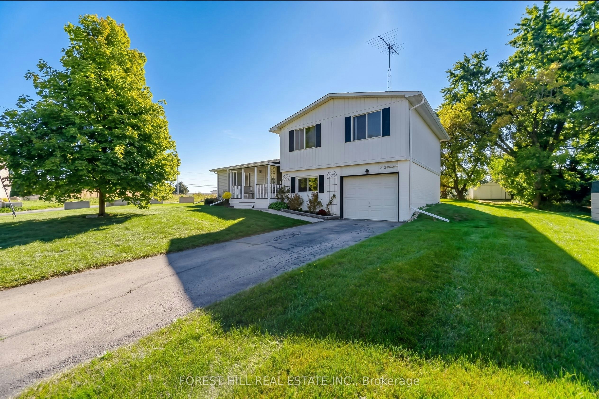 33 Rice Drive, King, ON, L0G 1T0