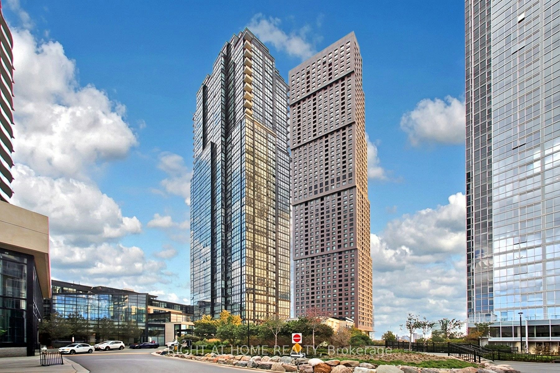 312-2910 Highway No, 7 Road W, Vaughan, ON, L4K 0H8