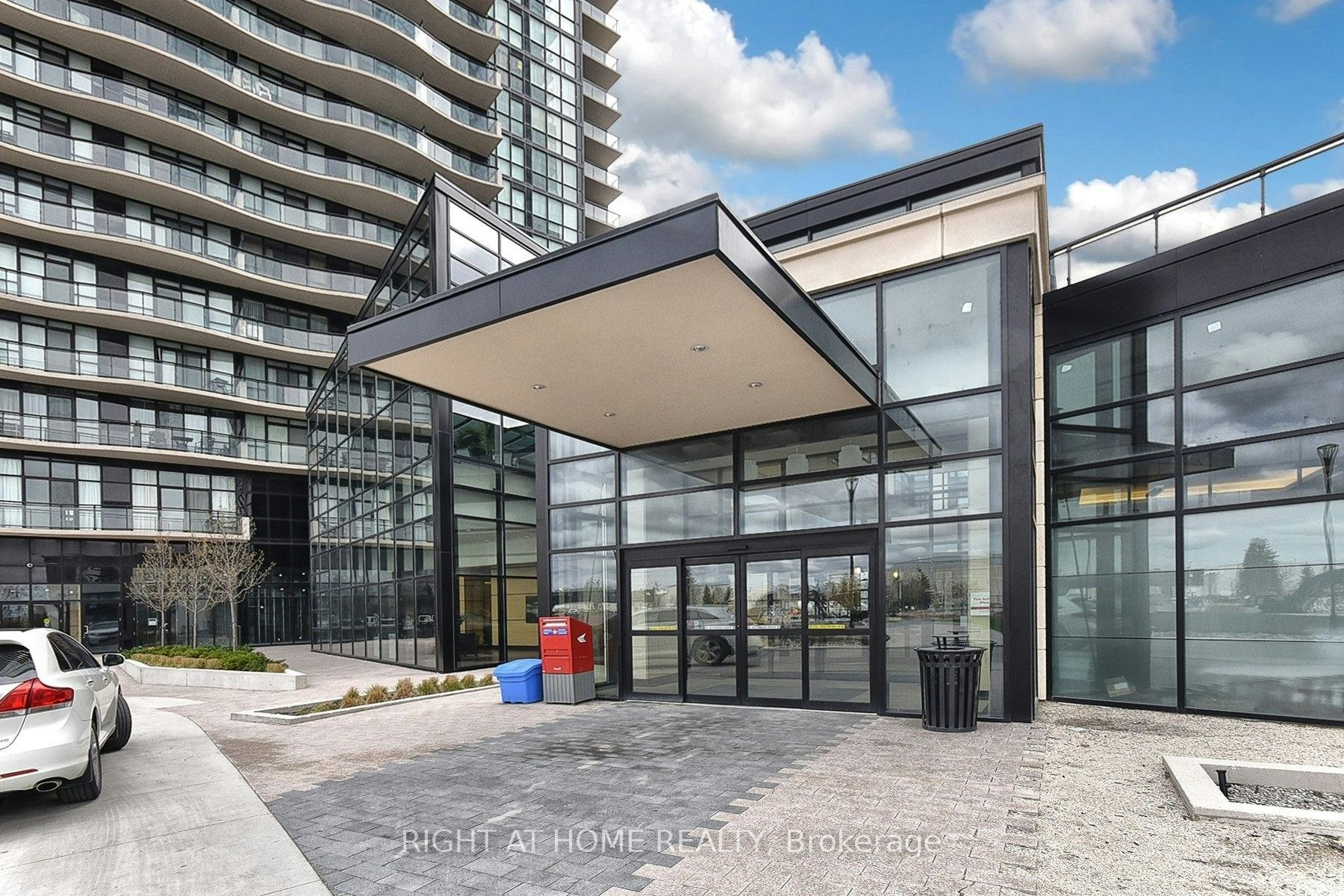 312-2910 Highway No, 7 Road W, Vaughan, ON, L4K 0H8