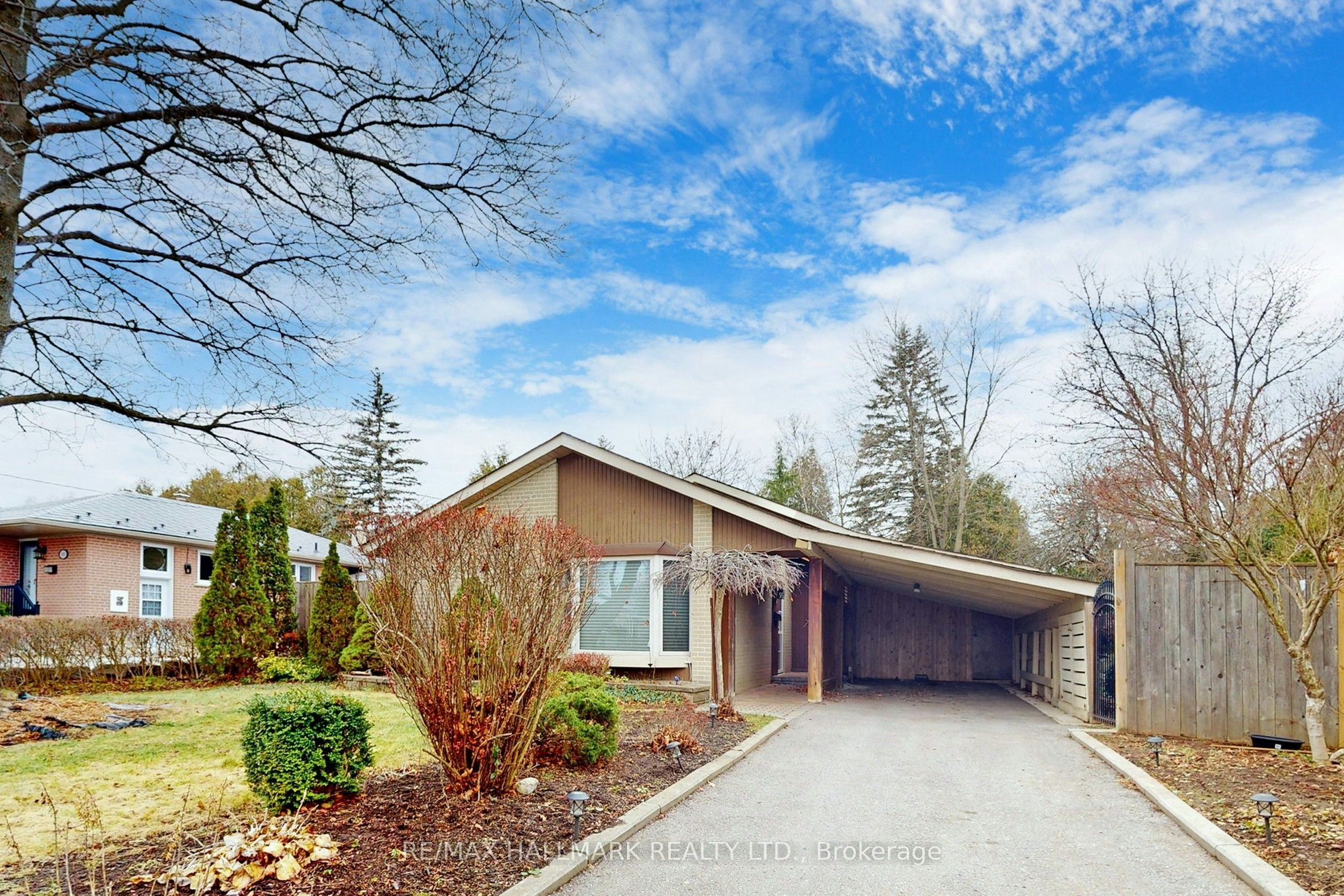 16 Knowles Crescent, Aurora, ON, L4G 1Z7