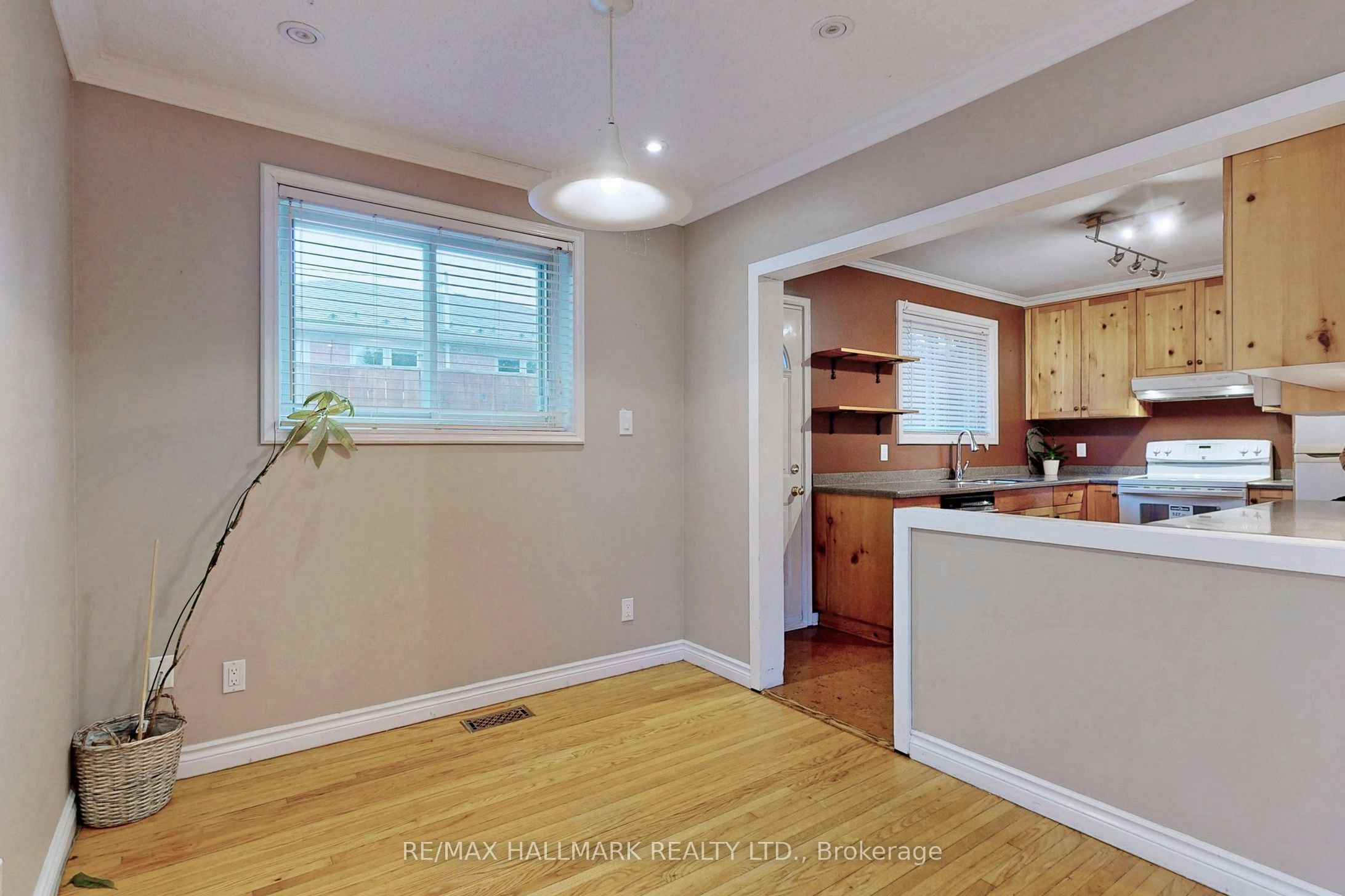 16 Knowles Crescent, Aurora, ON, L4G 1Z7 - 5