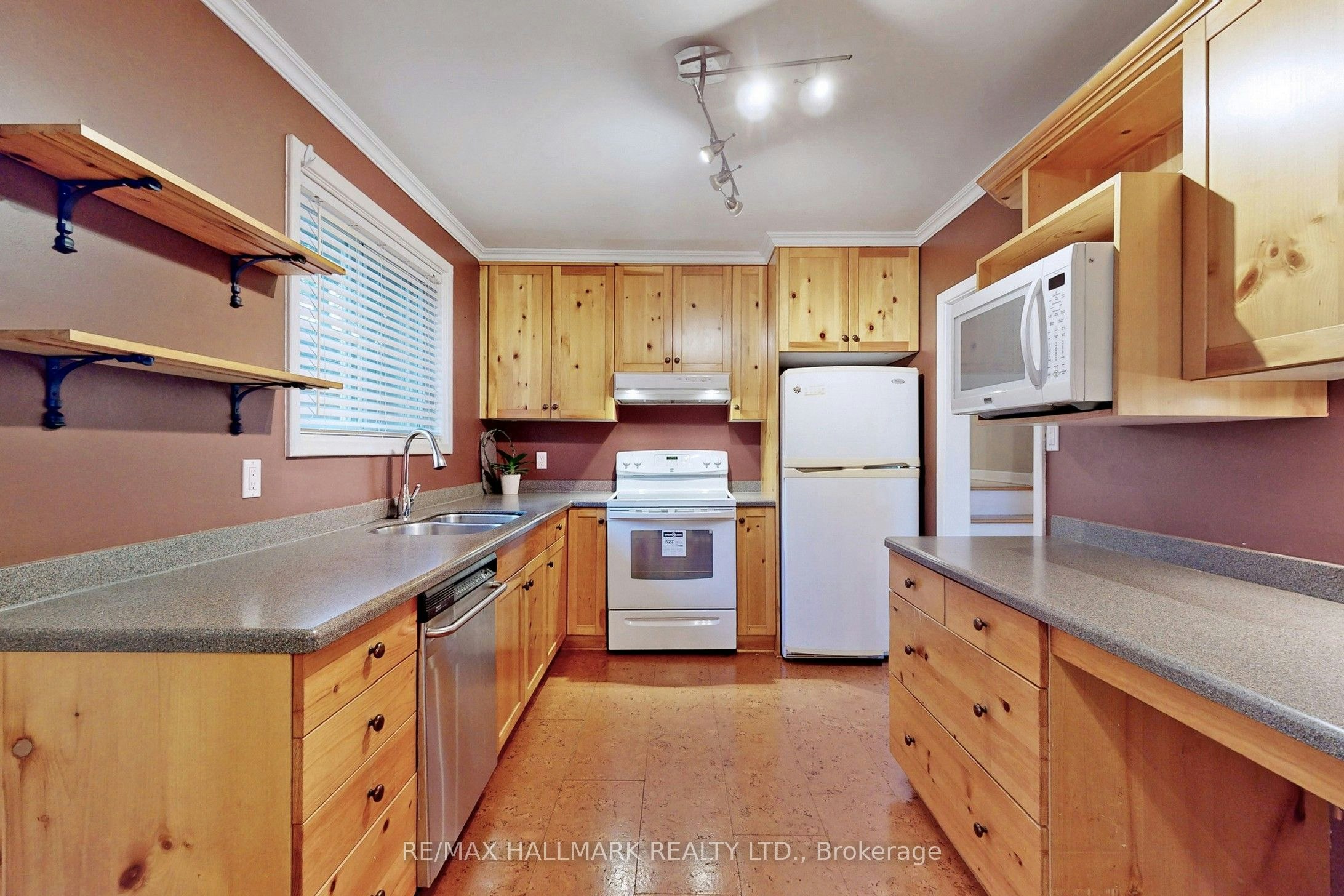 16 Knowles Crescent, Aurora, ON, L4G 1Z7 - 9