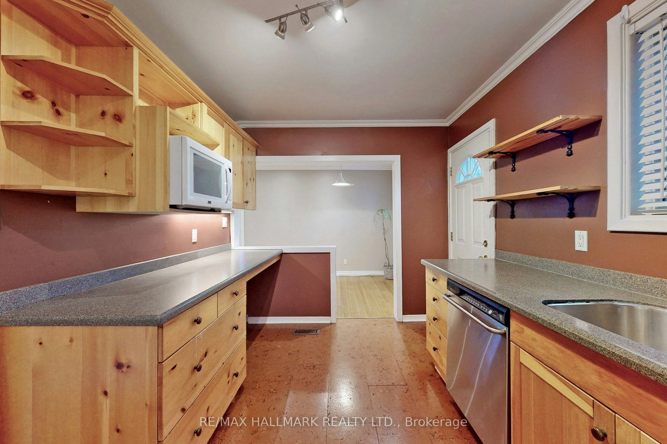 16 Knowles Crescent, Aurora, ON, L4G 1Z7 - 8