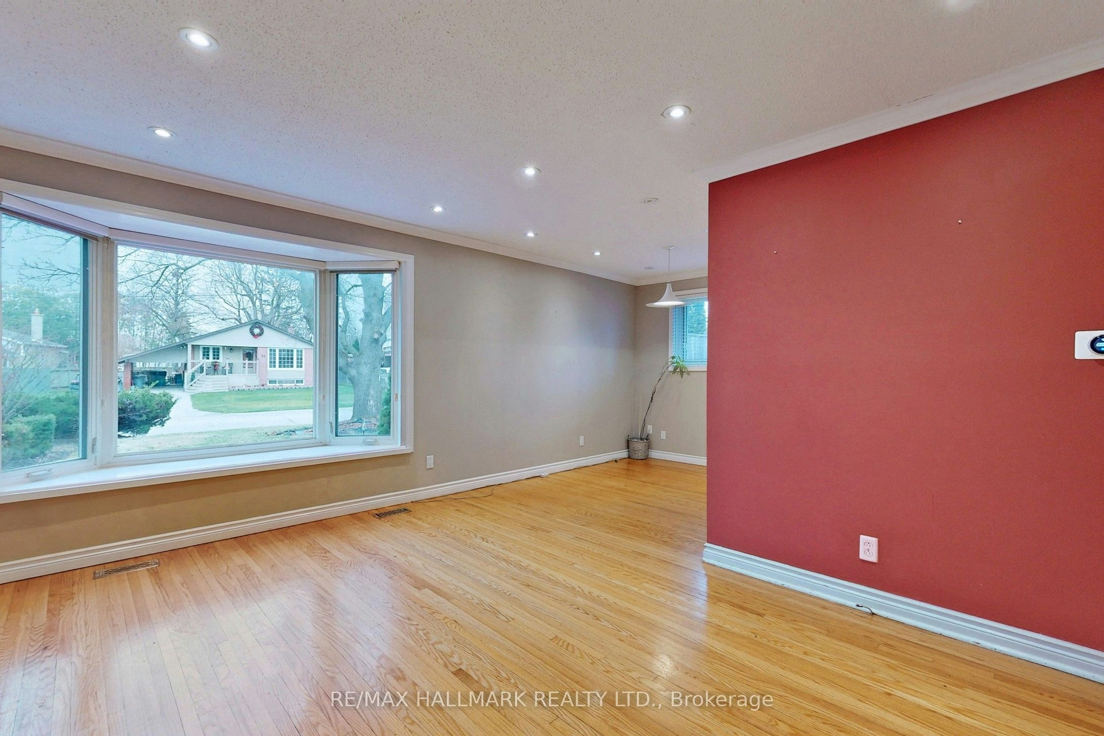 16 Knowles Crescent, Aurora, ON, L4G 1Z7 - 2