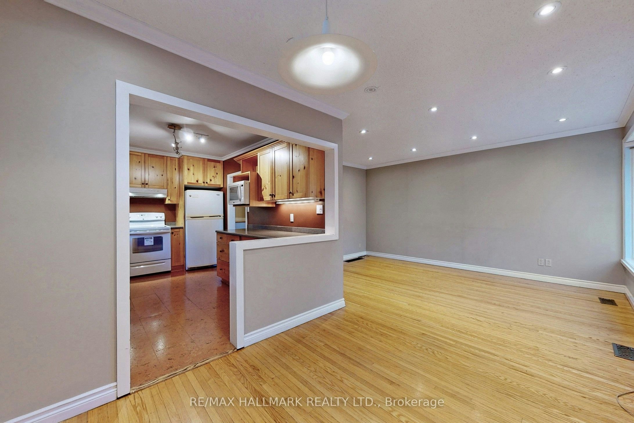16 Knowles Crescent, Aurora, ON, L4G 1Z7 - 6