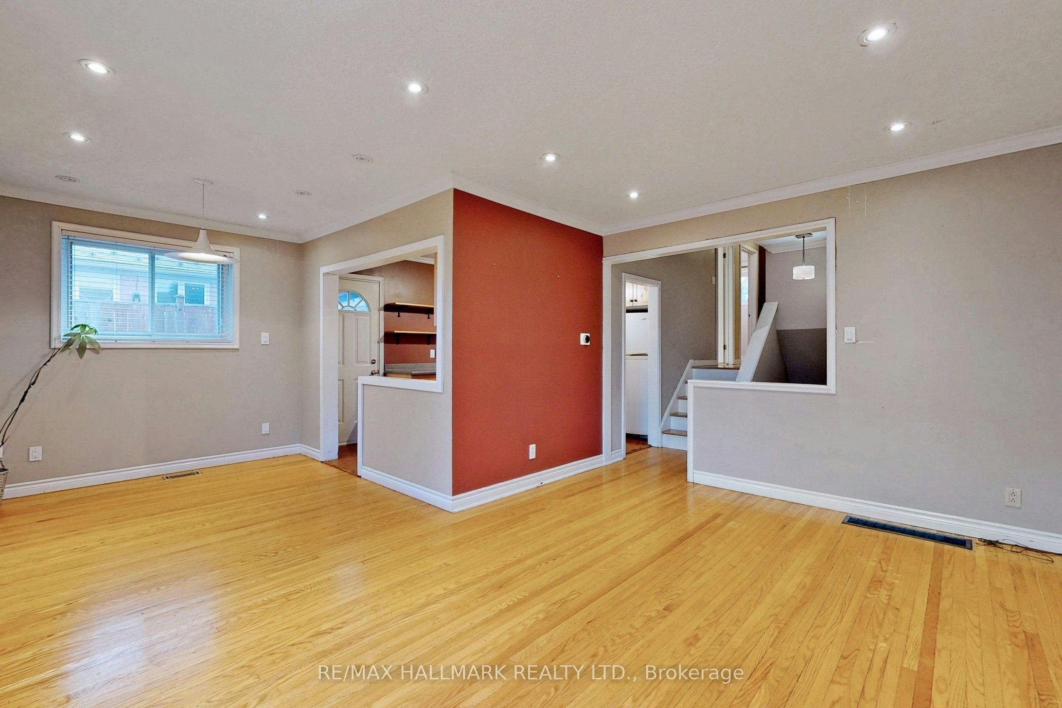 16 Knowles Crescent, Aurora, ON, L4G 1Z7 - 4
