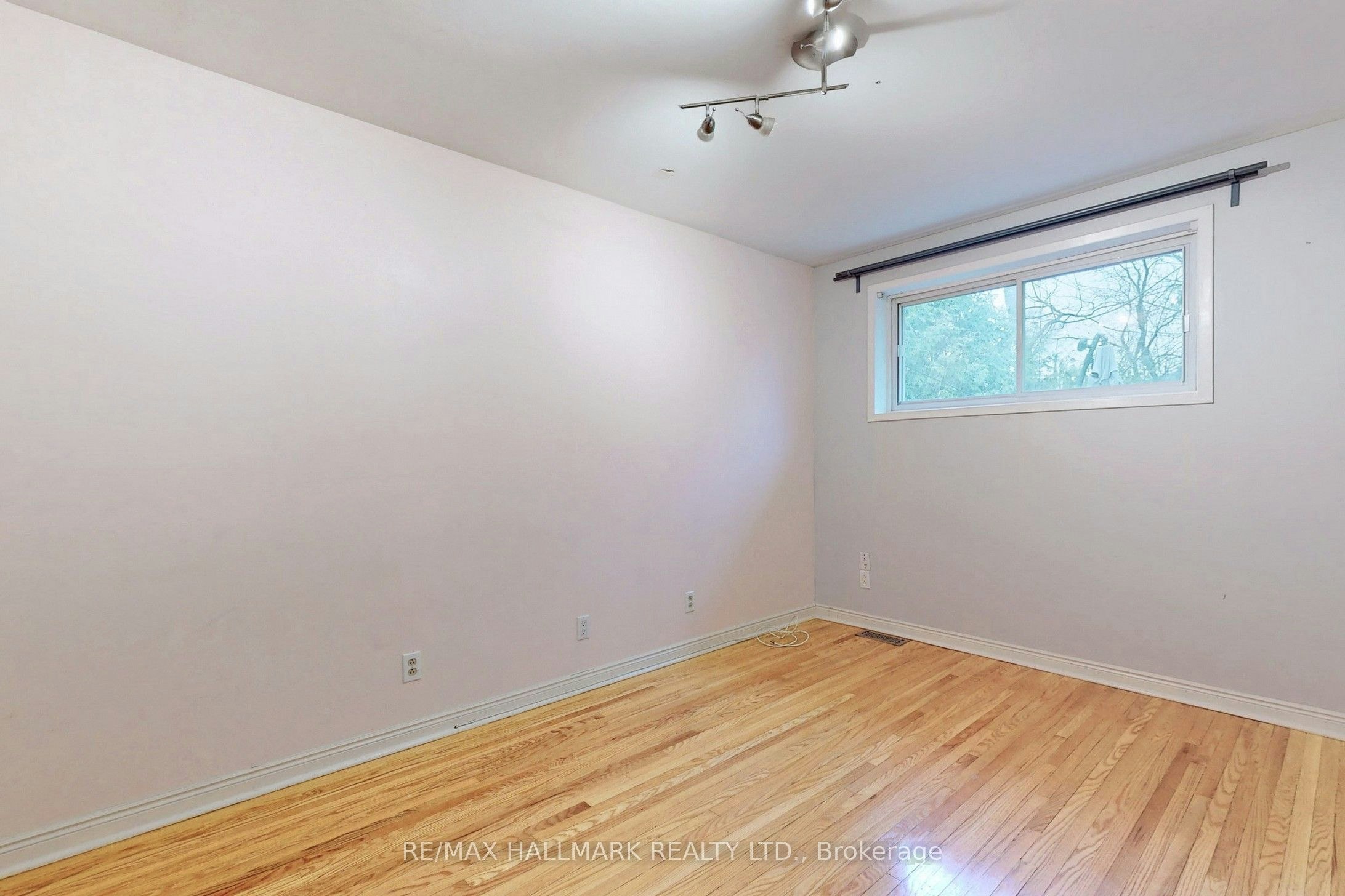 16 Knowles Crescent, Aurora, ON, L4G 1Z7 - 12