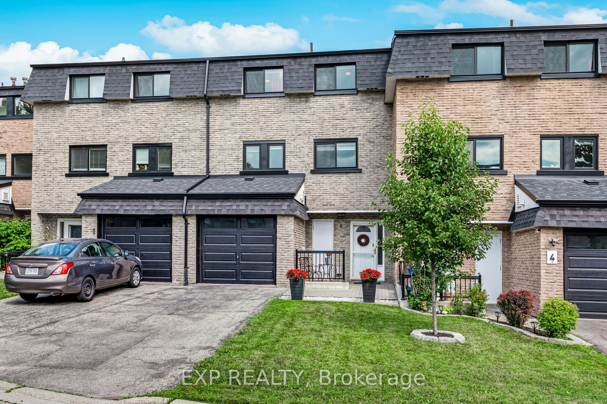 6 Poplar Crescent, Aurora, ON, L4G 3M4