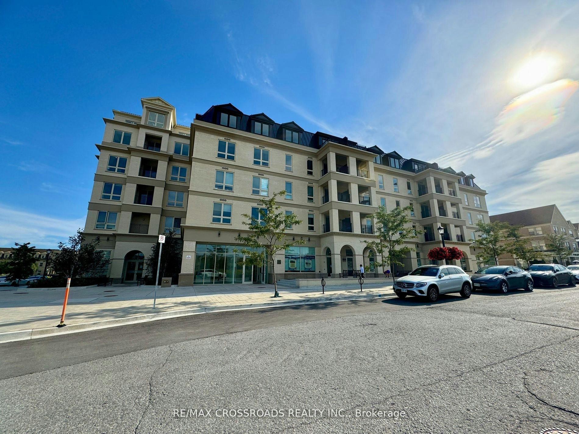 239-101 Cathedral High Street, Markham, ON, L6C 3L8 - 3