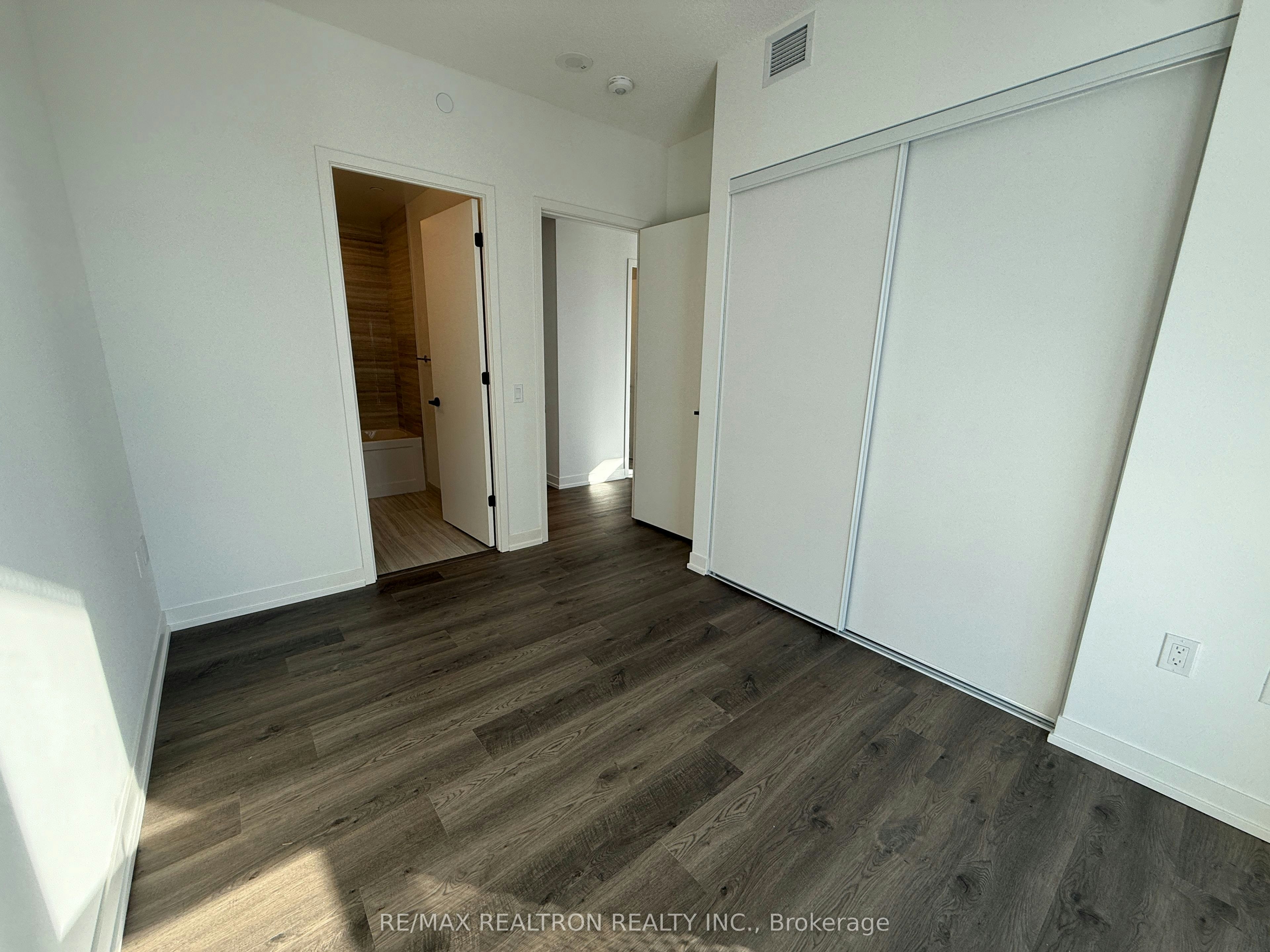 5212-8 Interchange Way, Vaughan, ON, L4K 5Z7 - 8