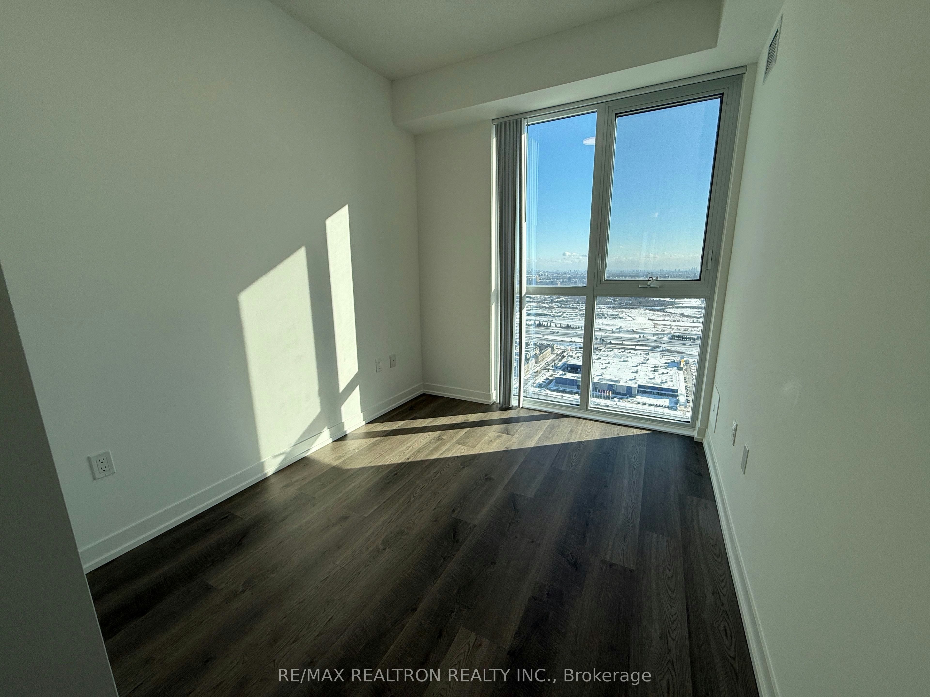 5212-8 Interchange Way, Vaughan, ON, L4K 5Z7 - 10