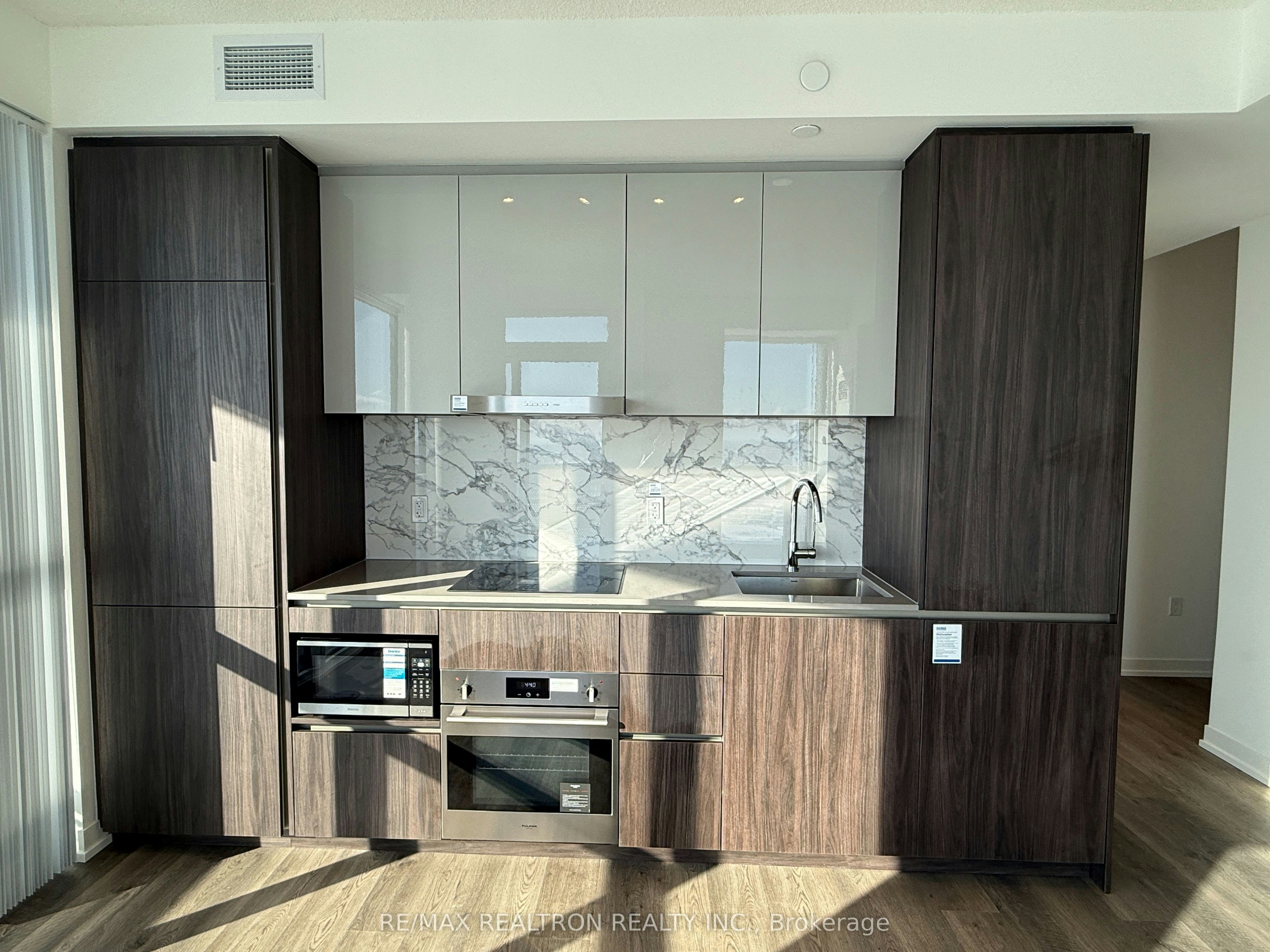 5212-8 Interchange Way, Vaughan, ON, L4K 5Z7