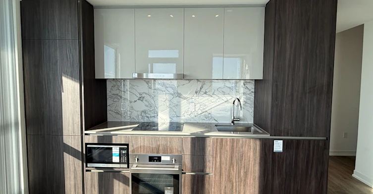 5212-8 Interchange Way, Vaughan, ON, L4K 5Z7