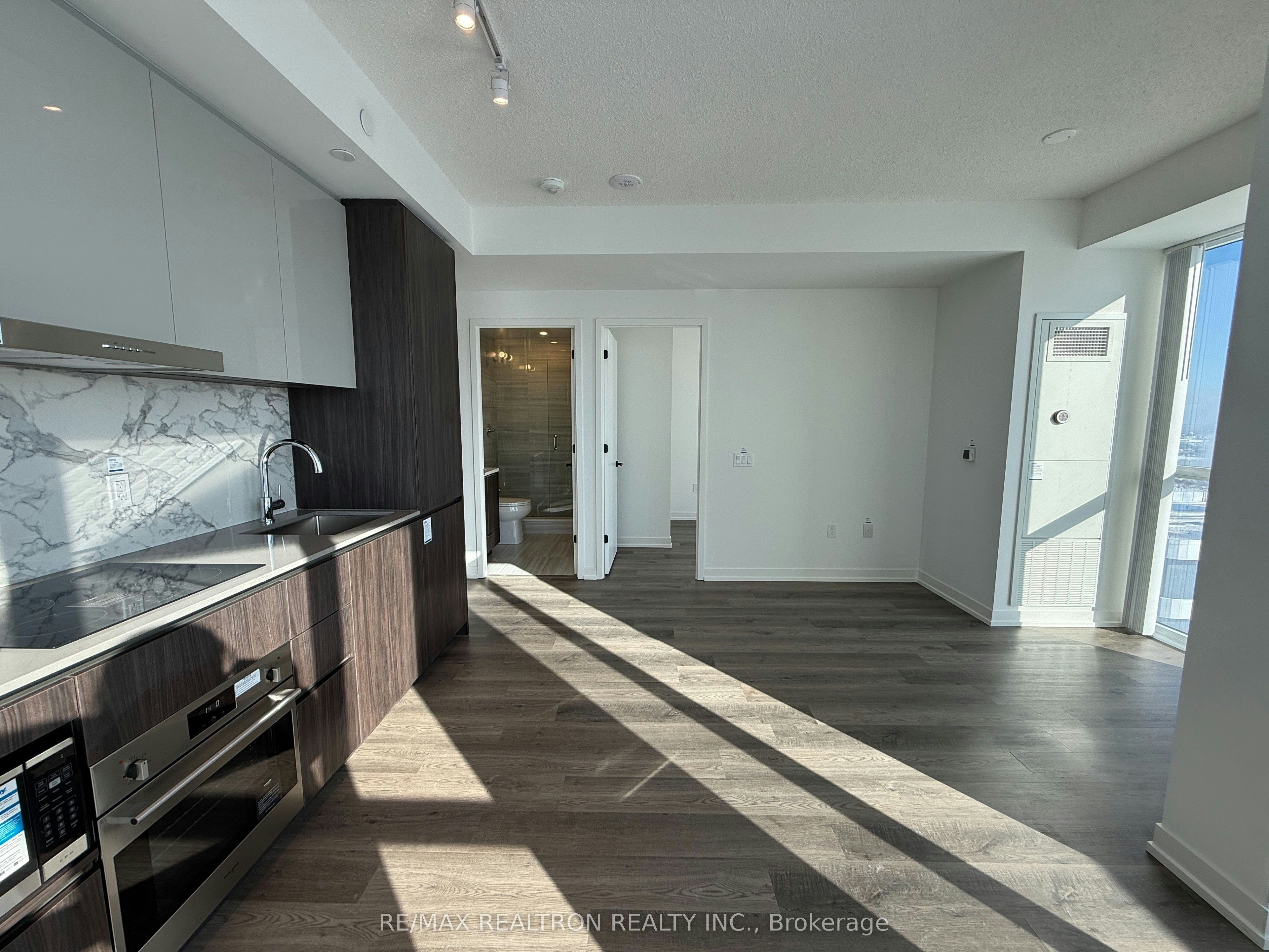 5212-8 Interchange Way, Vaughan, ON, L4K 5Z7 - 6