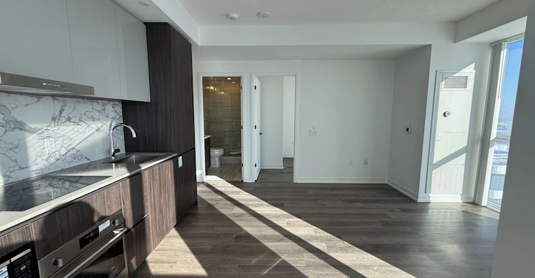 5212-8 Interchange Way, Vaughan, ON, L4K 5Z7 - 6