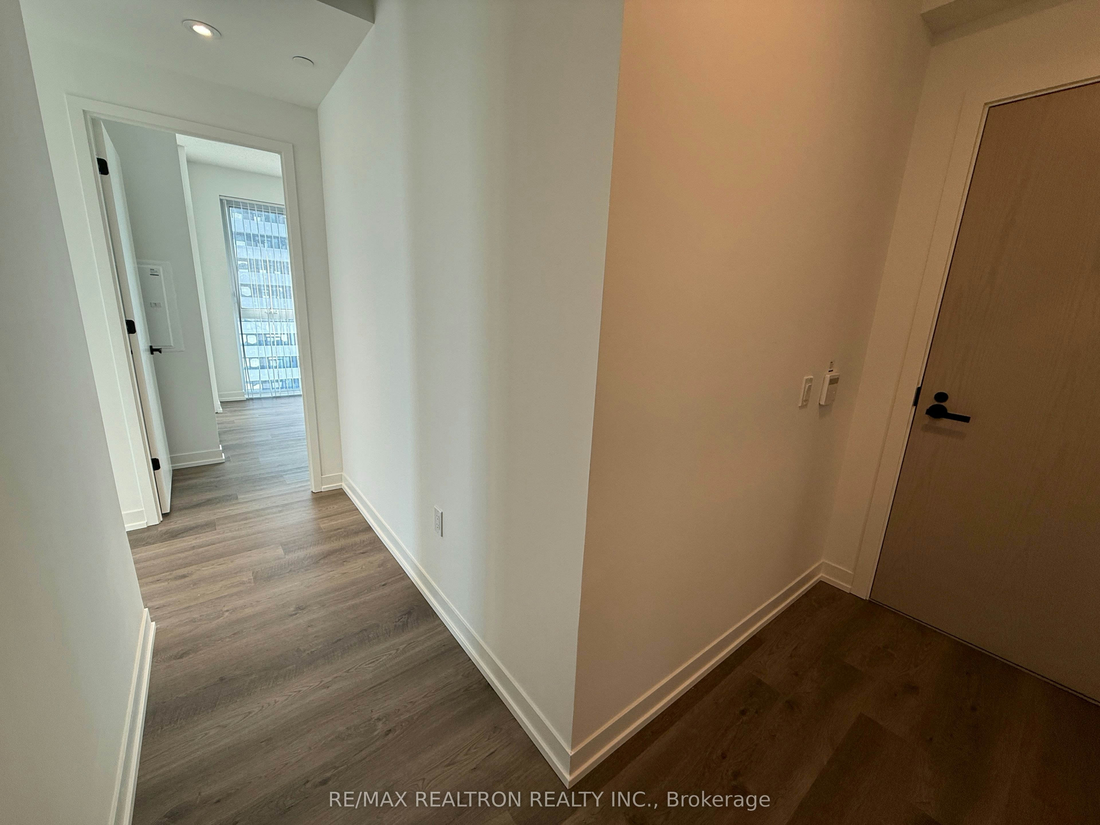 5212-8 Interchange Way, Vaughan, ON, L4K 5Z7 - 3
