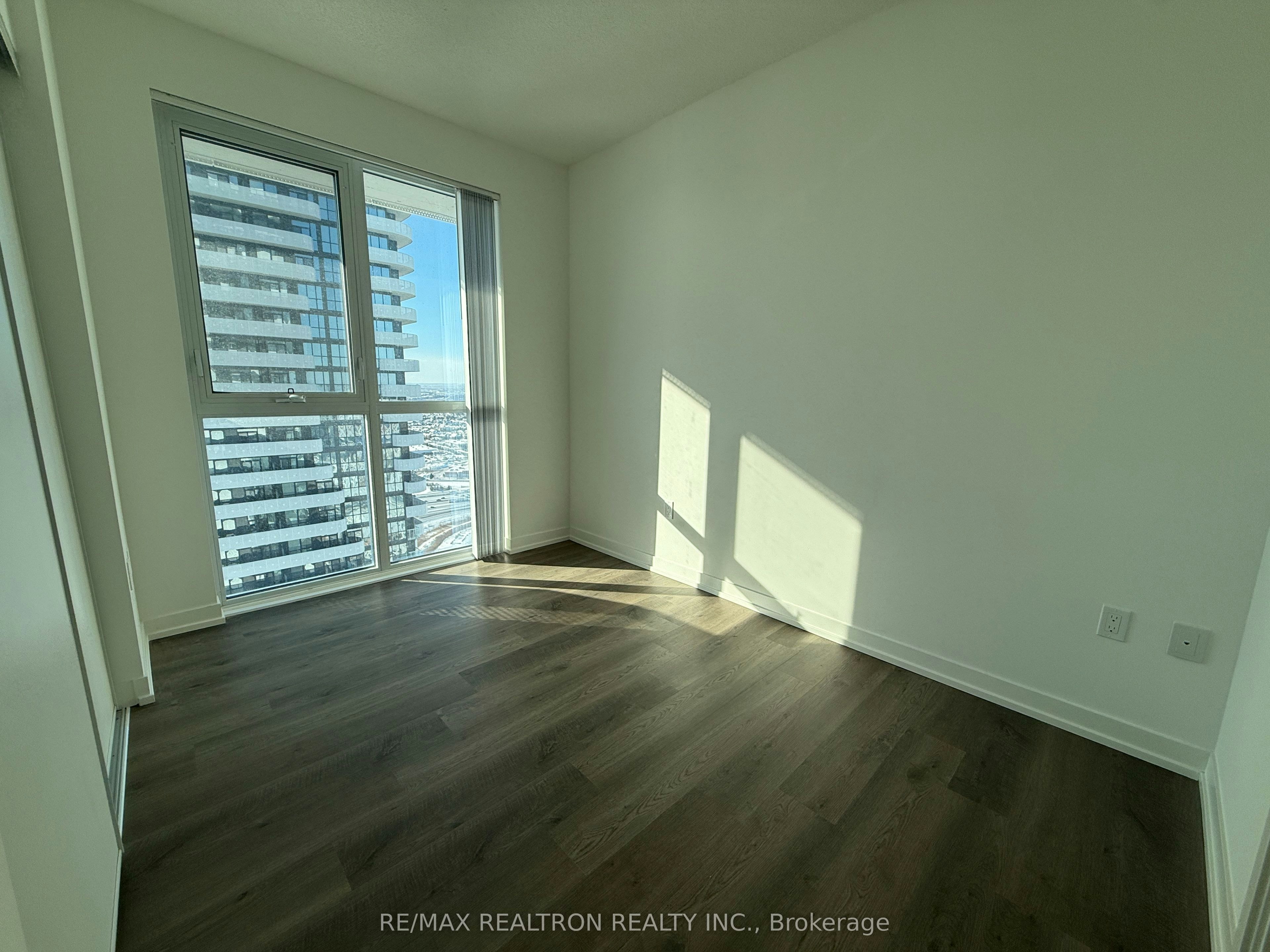 5212-8 Interchange Way, Vaughan, ON, L4K 5Z7 - 7