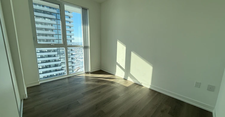 5212-8 Interchange Way, Vaughan, ON, L4K 5Z7 - 7