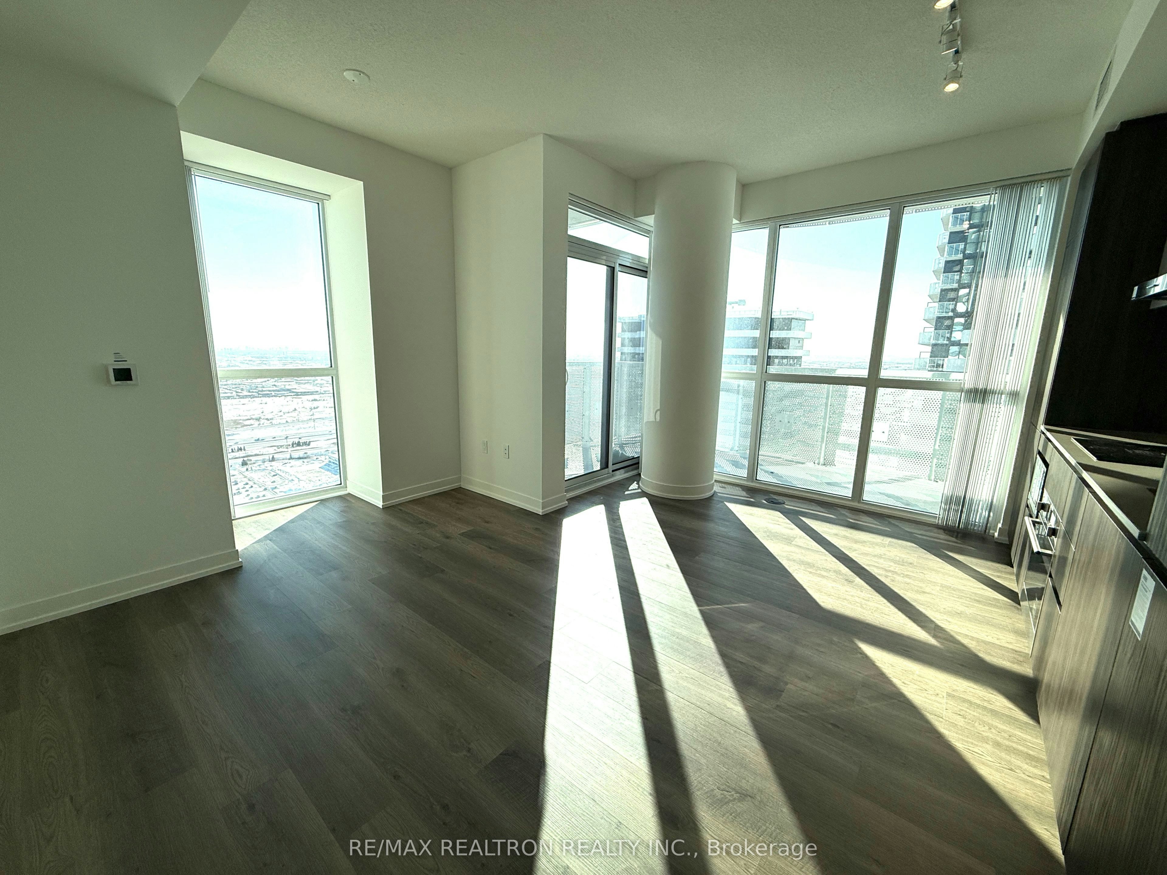 5212-8 Interchange Way, Vaughan, ON, L4K 5Z7 - 5