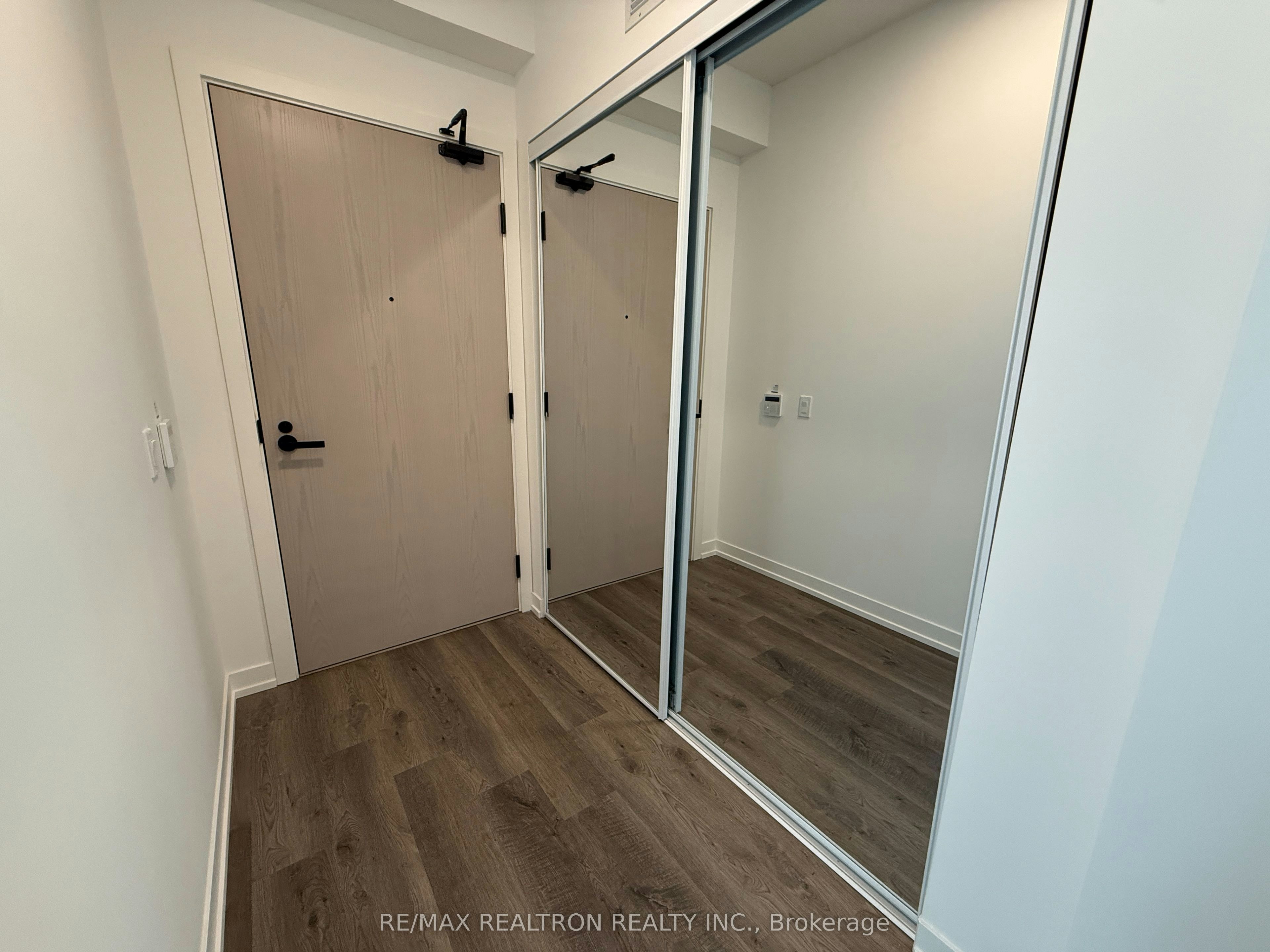 5212-8 Interchange Way, Vaughan, ON, L4K 5Z7 - 2