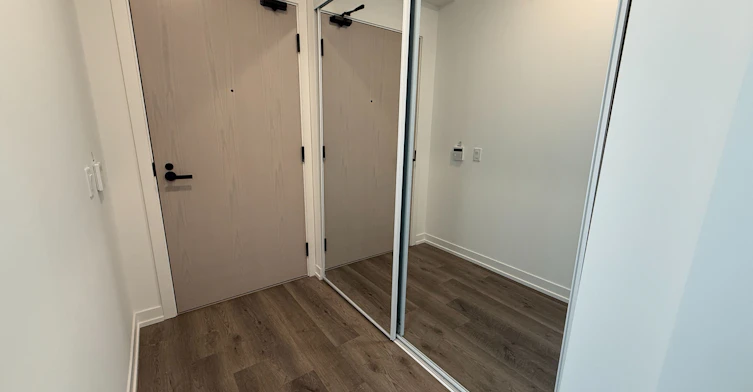 5212-8 Interchange Way, Vaughan, ON, L4K 5Z7 - 2