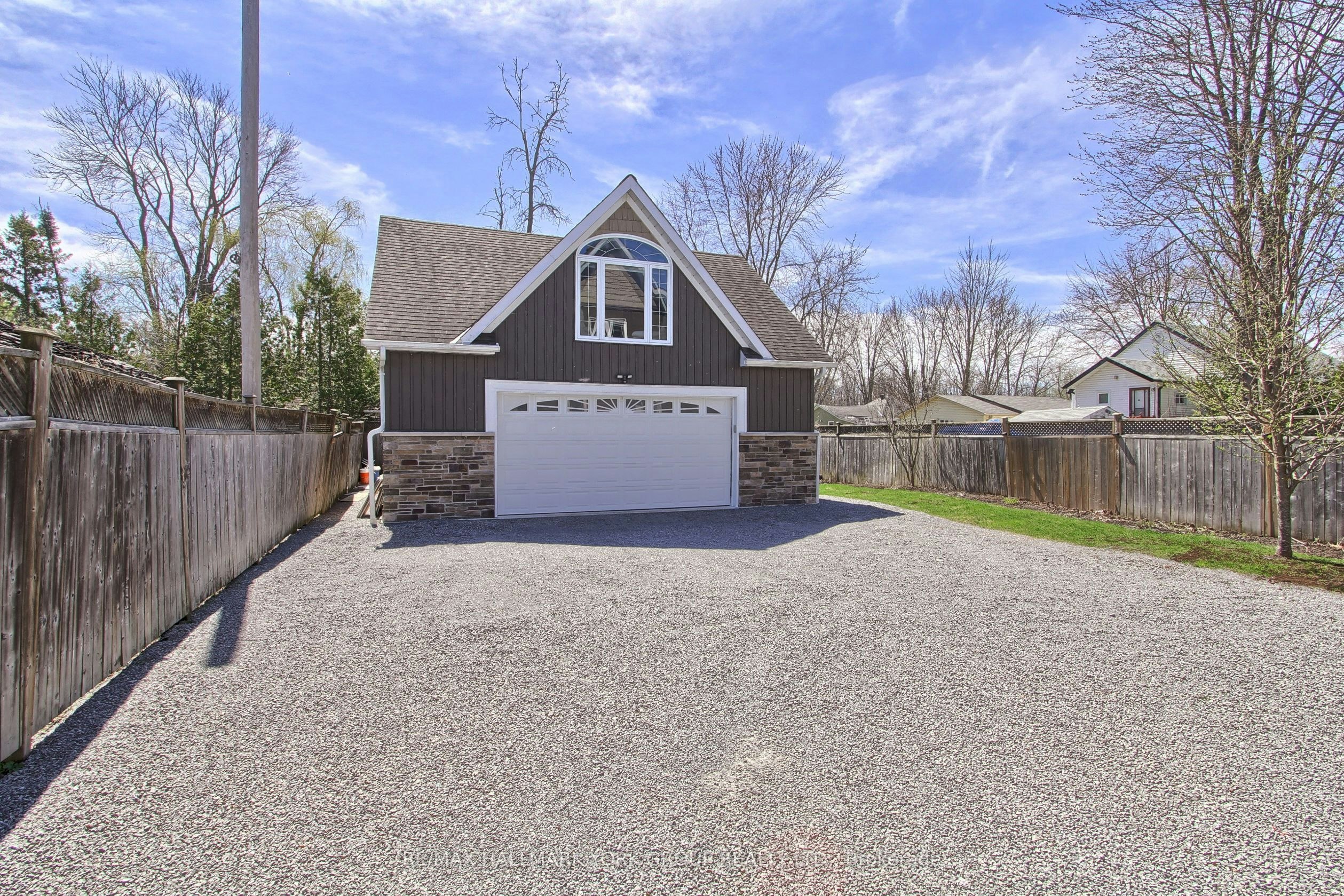 303 Lake Dr East Apt A Drive, Georgina, ON, L0E 1S0