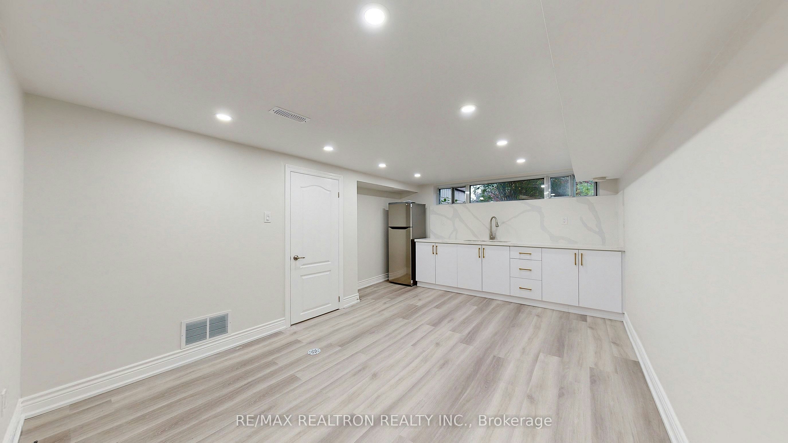 Bachelor Unit #BSMNT-244 Browndale Crescent, Richmond Hill, ON, L4C 3J1 - 5